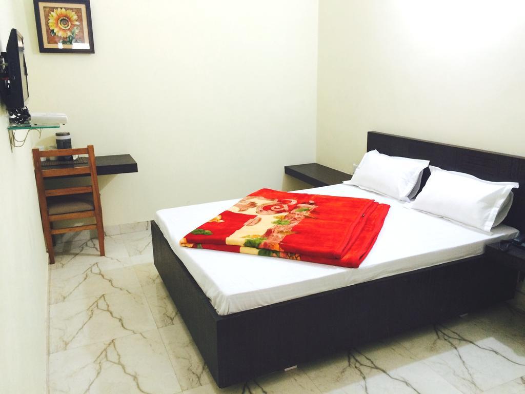 Hotel Mehra Inn Amritsar Exteriör bild
