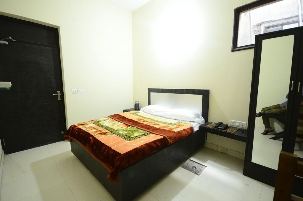 Hotel Mehra Inn Amritsar Exteriör bild