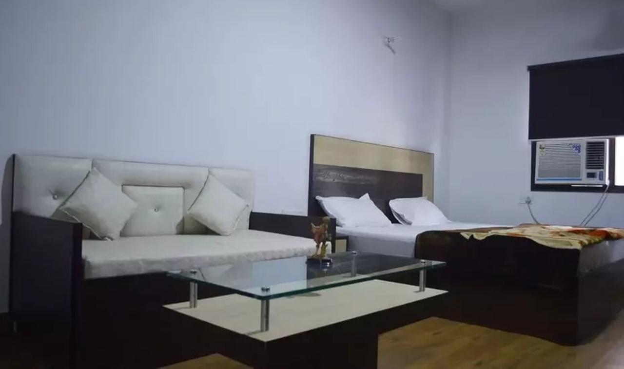 Hotel Mehra Inn Amritsar Exteriör bild
