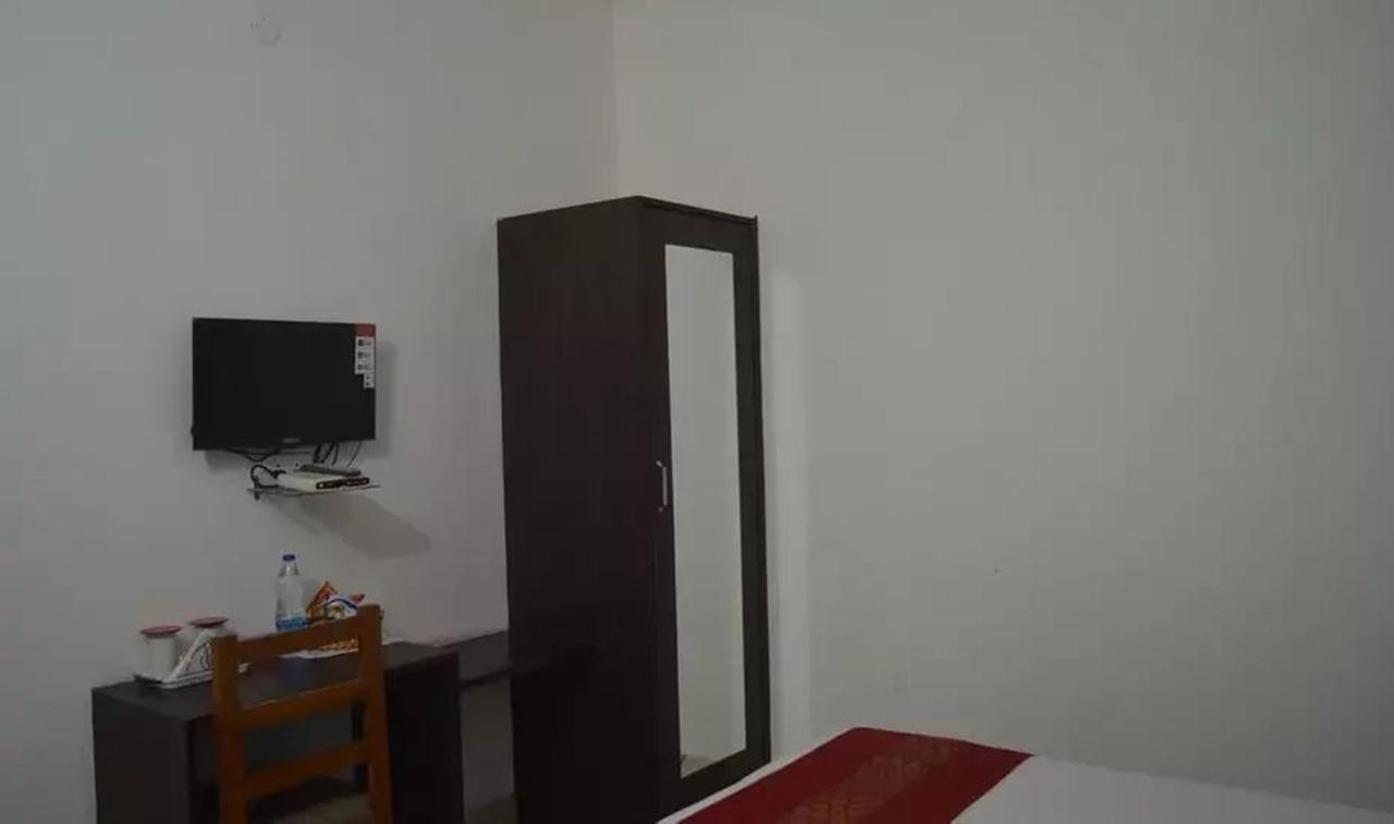 Hotel Mehra Inn Amritsar Exteriör bild