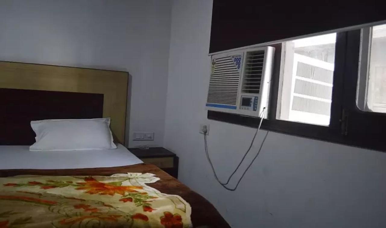 Hotel Mehra Inn Amritsar Exteriör bild