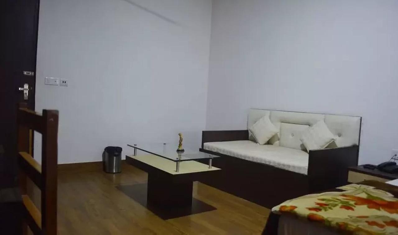 Hotel Mehra Inn Amritsar Exteriör bild