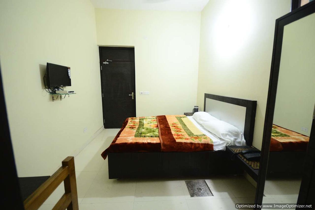 Hotel Mehra Inn Amritsar Exteriör bild