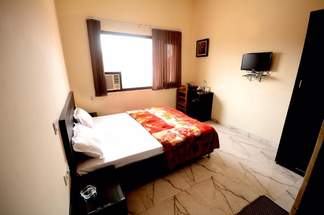 Hotel Mehra Inn Amritsar Exteriör bild